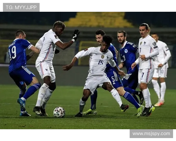 足球比赛中的进攻布置与防守破局